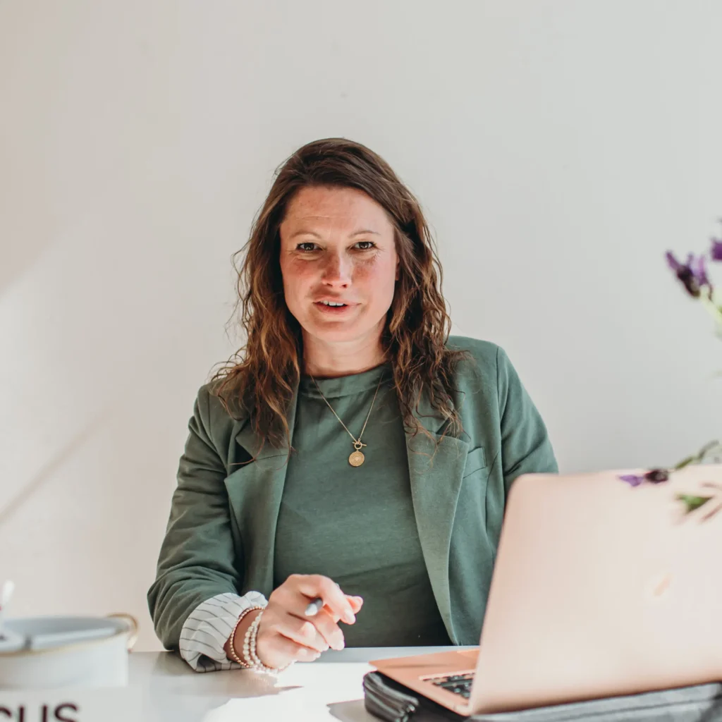 Julia Hiltmann Schreibtisch